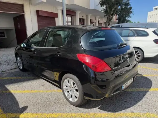 Peugeot 308 2011 - 7400 EUR, 143000 km - AUTO.MOTO.pt - 143000km - foto 13 de 31