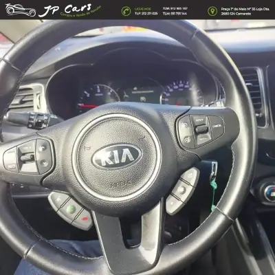 Kia Carens 2016 - 14750 EUR, 129200 km - AUTO.MOTO.pt - 129200km - foto 10 de 23