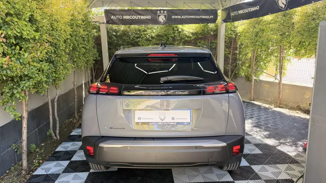 Peugeot e-2008 2025 - 25900 EUR, 13646 km - AUTO.MOTO.pt - 13646km - foto 8 de 22