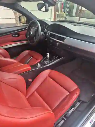 BMW 320 2011 - 11500 EUR, 239000 km - foto 5 de 8