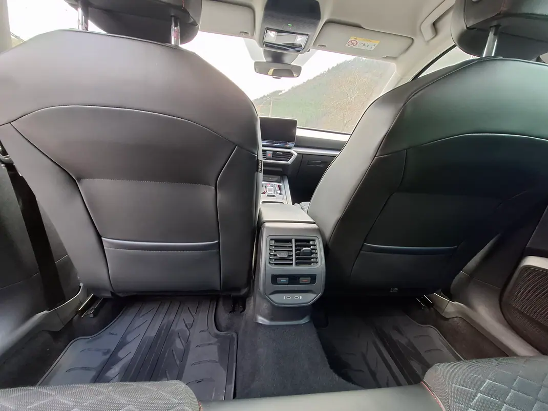 SEAT Leon ST 2020 - 21500 EUR, 180000 km - AUTO.MOTO.pt - 180000km - foto 9 de 14