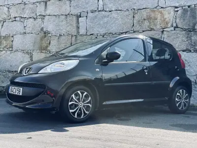 Peugeot 107 2007 - 5500 EUR, 104000 km - AUTO.MOTO.pt - 104000km - foto 2 de 45