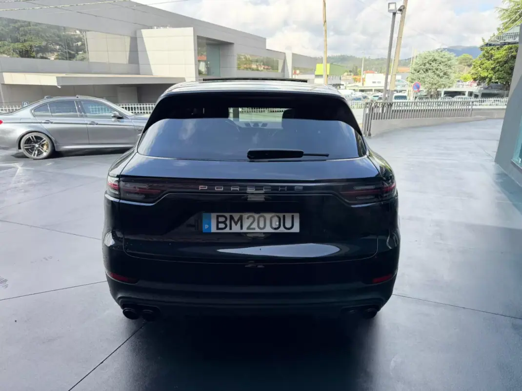 Porsche Cayenne 2018 - 65900 EUR, 138000 km - AUTO.MOTO.pt - 138000km - foto 4 de 15