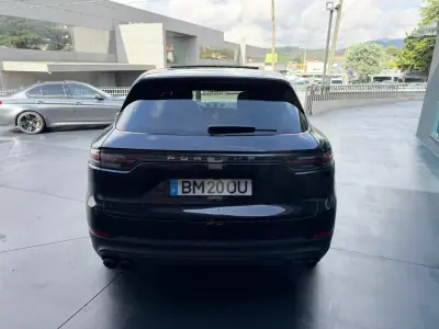 Porsche Cayenne 2018 - 65900 EUR, 138000 km - AUTO.MOTO.pt - 138000km - foto 4 de 15