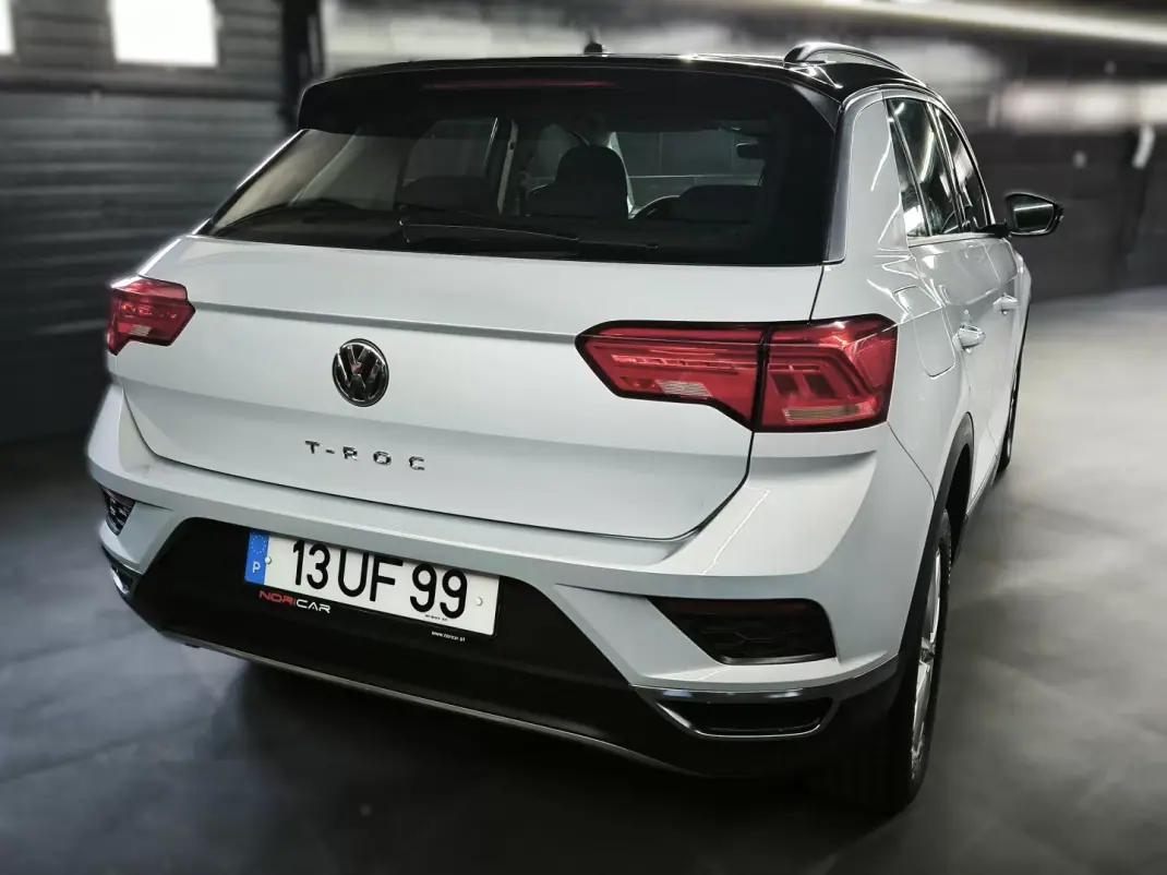 Volkswagen T-Roc 2018 - 15950 EUR, 98000 km - AUTO.MOTO.pt - 98000km - foto 14 de 37