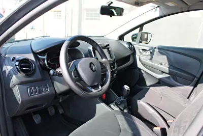 Renault Clio 2018 - 12250 EUR, 45634 km - AUTO.MOTO.pt - 45634km - foto 11 de 24