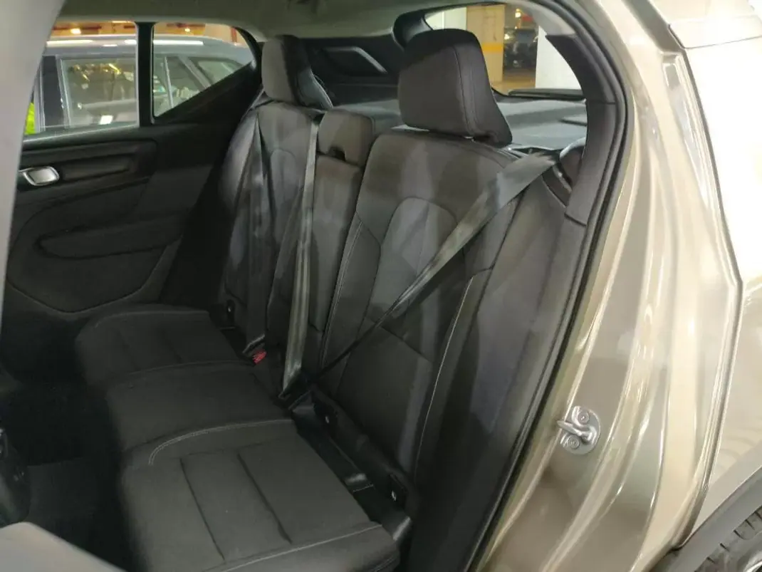 Volvo XC 40 2022 - 28750 EUR, 114610 km - AUTO.MOTO.pt - 114610km - foto 7 de 8