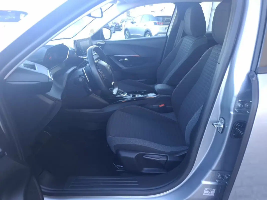 Peugeot 2008 2022 - 16490 EUR, 88812 km - 88812km - foto 8 de 18
