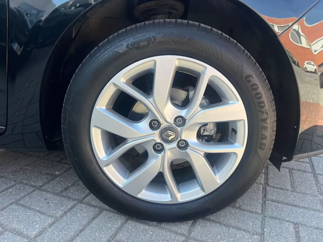 Renault Clio 2019 - 12900 EUR, 66000 km - AUTO.MOTO.pt - 66000km - foto 12 de 18