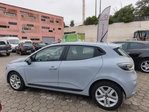 Renault Clio 2024 - 16900 EUR, 57320 km - 57320km - foto 2 de 16