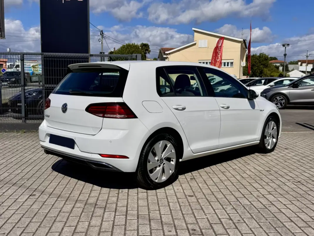 Volkswagen e-Golf 2019 - 16500 EUR, 70000 km - AUTO.MOTO.pt - 70000km - foto 2 de 18