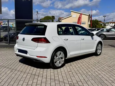 Volkswagen e-Golf 2019 - 16500 EUR, 70000 km - AUTO.MOTO.pt - 70000km - foto 2 de 18