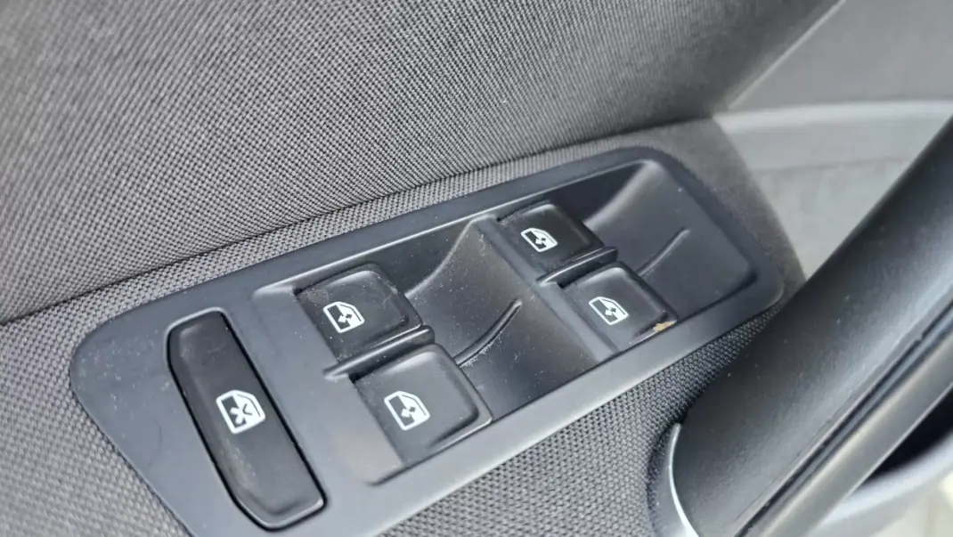 Volkswagen Golf Variant 2017 - 15450 EUR, 192145 km - AUTO.MOTO.pt - 192145km - foto 6 de 18