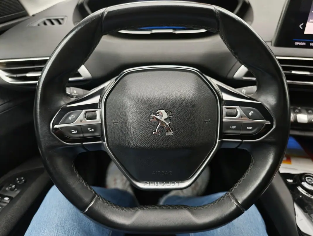 Peugeot 3008 2018 - 15499 EUR, 174478 km - AUTO.MOTO.pt - 174478km - foto 6 de 10