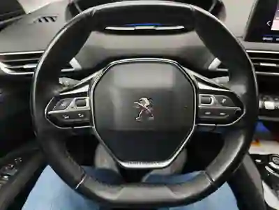 Peugeot 3008 2018 - 15499 EUR, 174478 km - AUTO.MOTO.pt - 174478km - foto 6 de 10