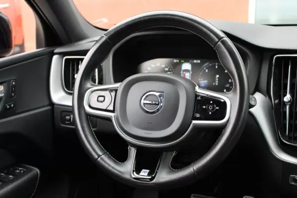 Volvo XC 60 2020 - 33990 EUR, 168000 km - AUTO.MOTO.pt - 168000km - foto 25 de 37