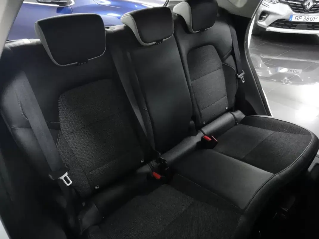 Renault Captur 2020 - 16500 EUR, 76000 km - AUTO.MOTO.pt - 76000km - foto 19 de 23