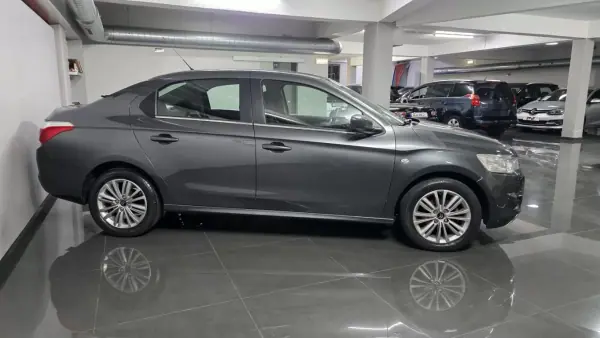 Citroën C-Elysée 2014 - 9990 EUR, 42600 km - AUTO.MOTO.pt - 42600km - foto 3 de 19
