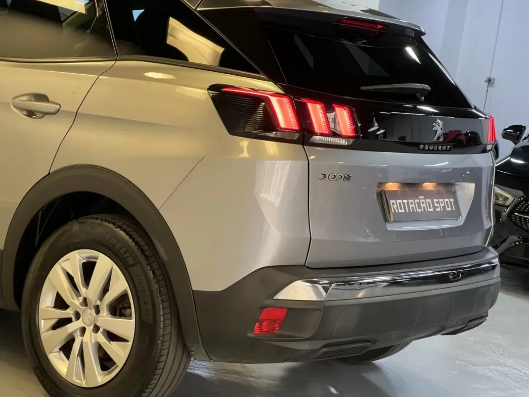 Peugeot 3008 2019 - 13990 EUR, 110000 km - AUTO.MOTO.pt - 110000km - foto 11 de 27