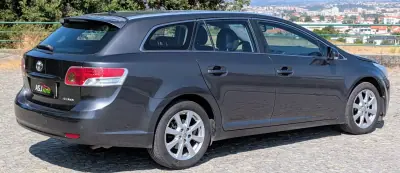Toyota Avensis SW 2010 - 6900 EUR, 274056 km - AUTO.MOTO.pt - 274056km - foto 7 de 21