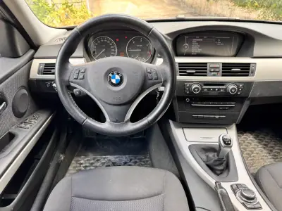 BMW 318 2009 - 10900 EUR, 110942 km - AUTO.MOTO.pt - 110942km - foto 10 de 25
