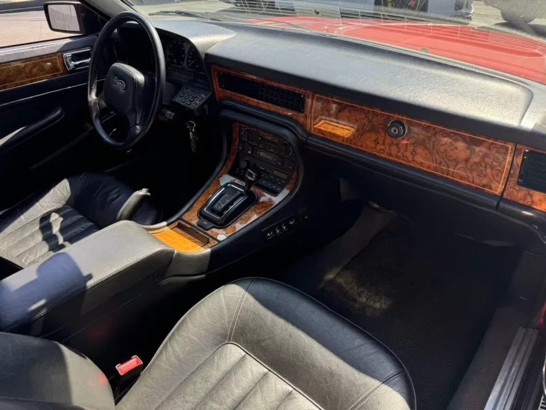 Jaguar Daimler 1990 - 19900 EUR, 146000 km - AUTO.MOTO.pt - 146000km - foto 14 de 14