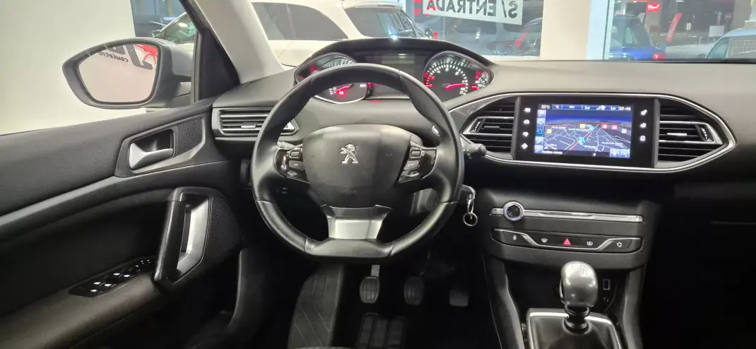 Peugeot 308 SW 2016 - 9490 EUR, 123000 km - AUTO.MOTO.pt - 123000km - foto 12 de 27