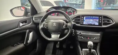 Peugeot 308 SW 2016 - 9490 EUR, 123000 km - AUTO.MOTO.pt - 123000km - foto 12 de 27