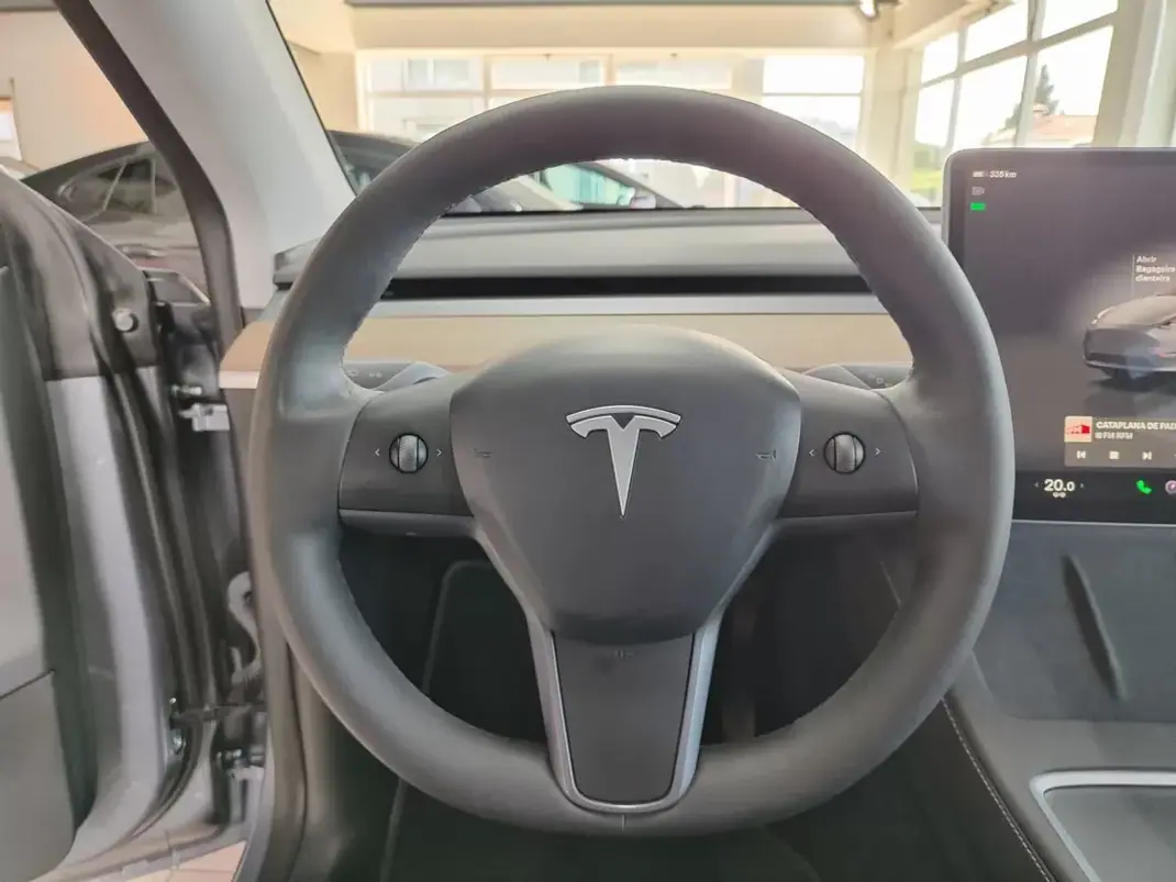 Tesla Model Y 2023 - 38900 EUR, 39000 km - AUTO.MOTO.pt - 39000km - foto 24 de 33