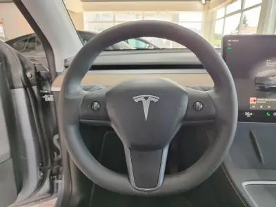 Tesla Model Y 2023 - 38900 EUR, 39000 km - AUTO.MOTO.pt - 39000km - foto 24 de 33