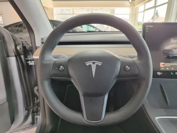 Tesla Model Y 2023 - 38900 EUR, 39000 km - AUTO.MOTO.pt - 39000km - foto 24 de 33