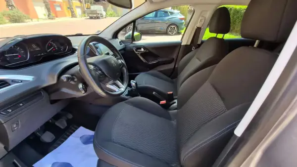 Peugeot 208 2019 - 9980 EUR, 50000 km - AUTO.MOTO.pt - 50000km - foto 4 de 14