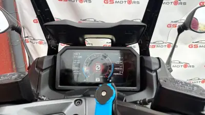 Yamaha TMAX 2023 - 11900 EUR, 5900 km - AUTO.MOTO.pt - 5900km - foto 9 de 9
