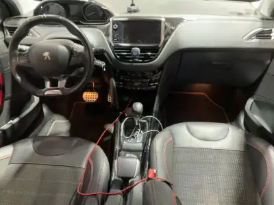 Peugeot 2008 2019 - 11450 EUR, 93071 km - foto 5 de 9
