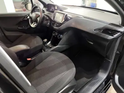 Peugeot 208 2018 - 9750 EUR, 48000 km - AUTO.MOTO.pt - 48000km - foto 22 de 25