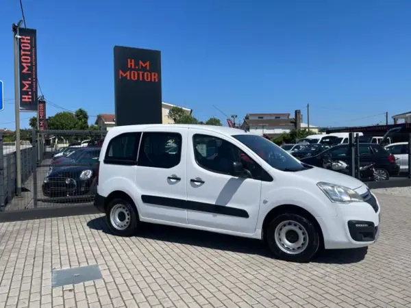 Citroën Berlingo 2017 - 9900 EUR, 312000 km - AUTO.MOTO.pt - 312000km - foto 2 de 14