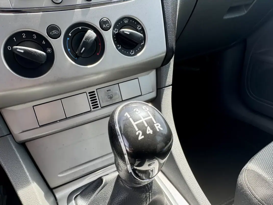 Ford Focus 2009 - 7250 EUR, 177000 km - AUTO.MOTO.pt - 177000km - foto 20 de 23