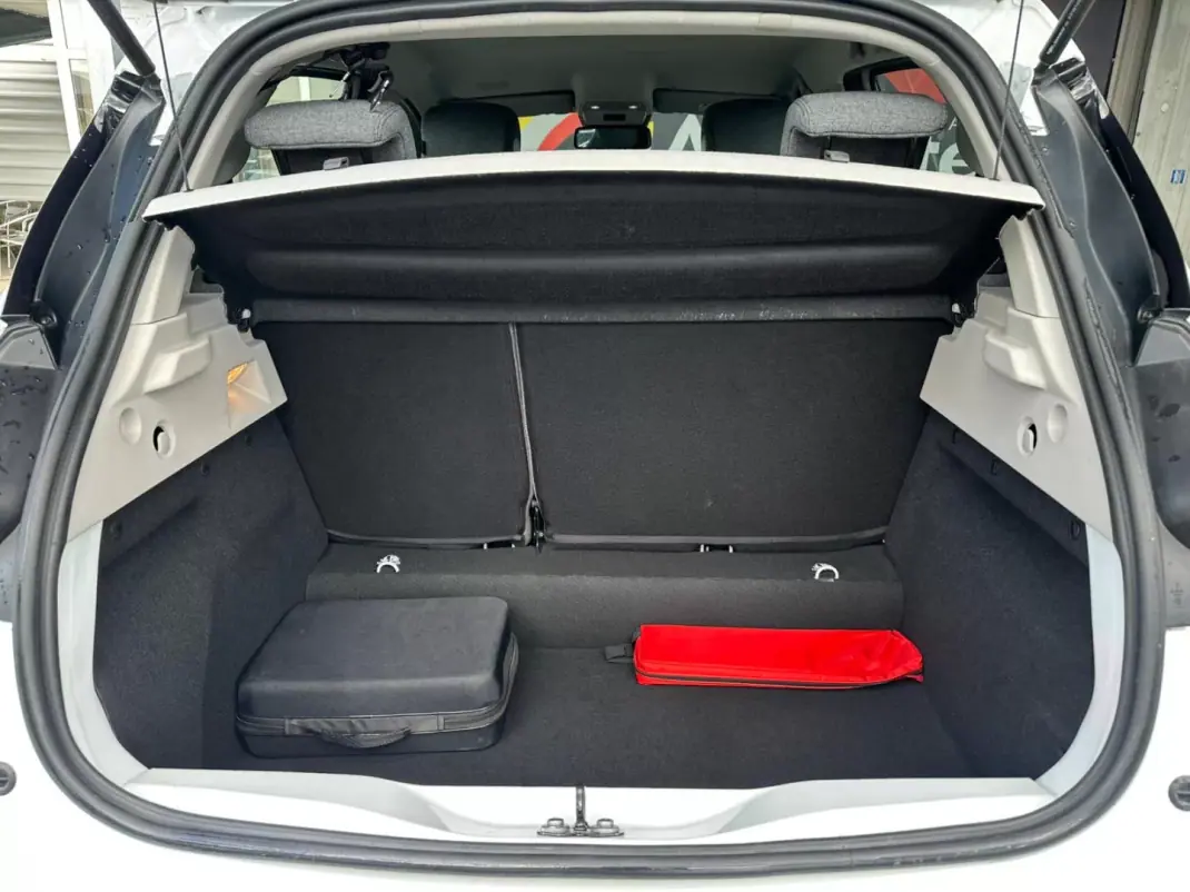 Renault Zoe 2020 - 17900 EUR, 44039 km - AUTO.MOTO.pt - 44039km - foto 32 de 33