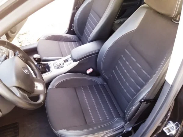 Renault Laguna Break 2012 - 8000 EUR, 186055 km - AUTO.MOTO.pt - 186055km - foto 8 de 26