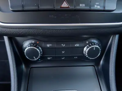 Mercedes-Benz CLA 180 2014 - 16990 EUR, 145000 km - AUTO.MOTO.pt - 145000km - foto 23 de 32