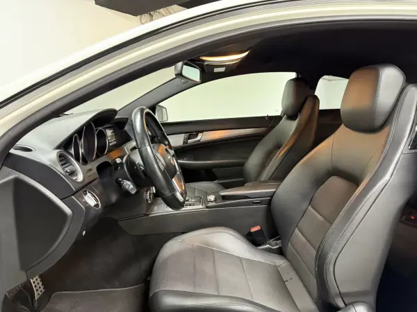 Mercedes-Benz C 250 2011 - 16990 EUR, 193000 km - AUTO.MOTO.pt - 193000km - foto 20 de 22