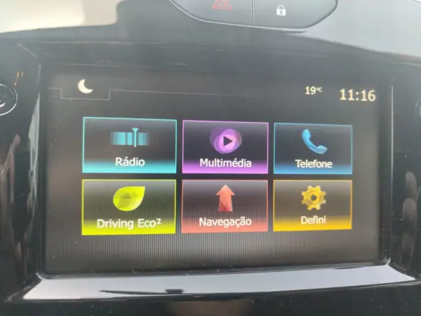 Renault Clio Sport Tourer 2019 - 11990 EUR, 130000 km - AUTO.MOTO.pt - 130000km - foto 9 de 11