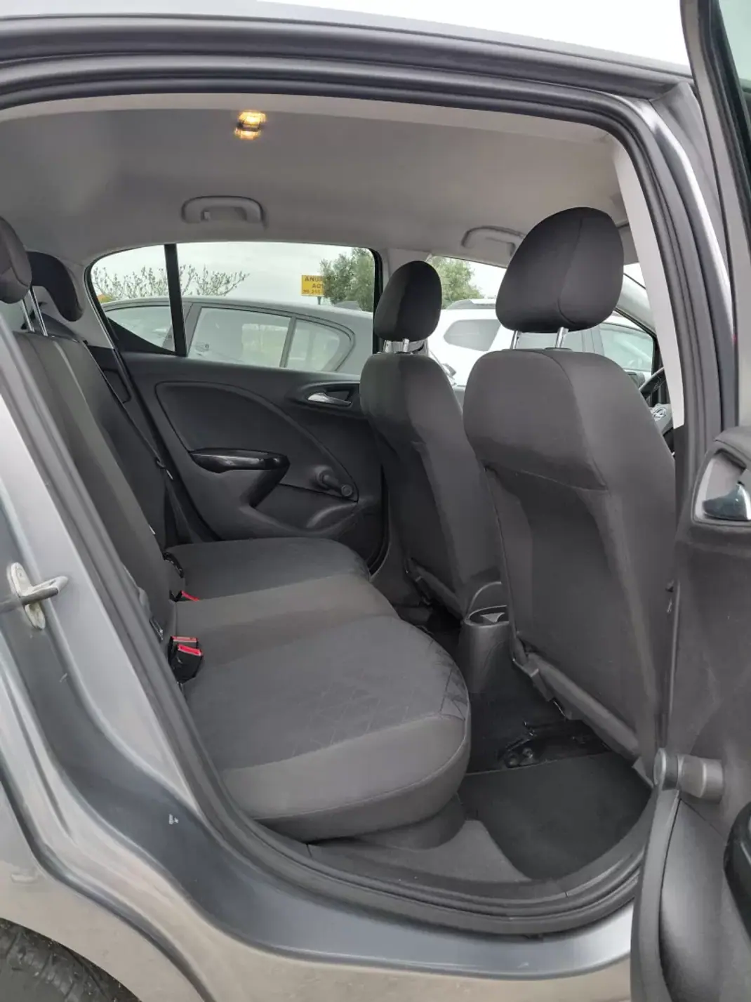 Opel Corsa 2019 - 10900 EUR, 80000 km - AUTO.MOTO.pt - 80000km - foto 8 de 13