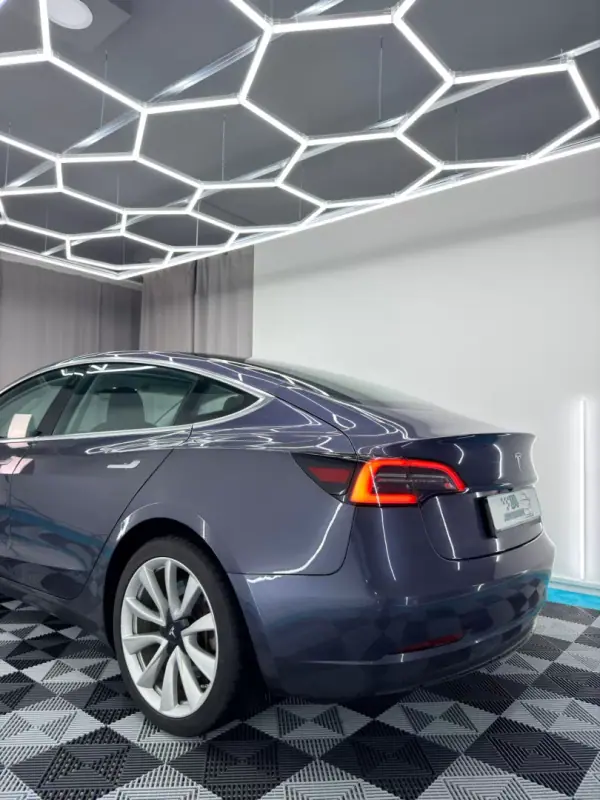 Tesla Model 3 2020 - 24500 EUR, 110500 km - AUTO.MOTO.pt - 110500km - foto 6 de 18