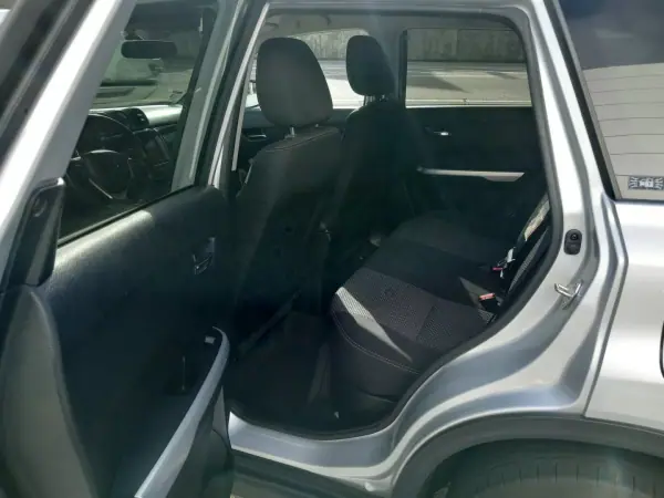 Suzuki Vitara 2016 - 16900 EUR, 135000 km - AUTO.MOTO.pt - 135000km - foto 9 de 15