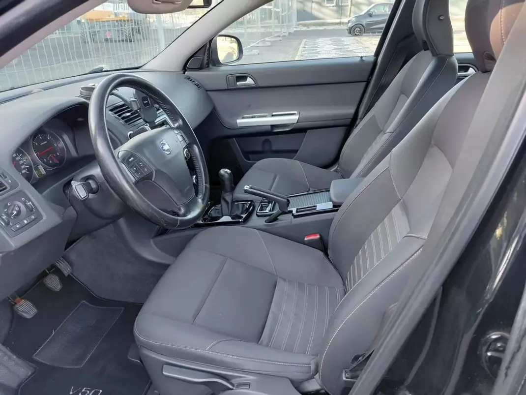 Volvo V50 2010 - 4490 EUR, 384950 km - 384950km - foto 17 de 23