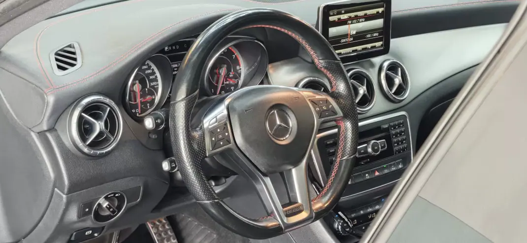 Mercedes-Benz CLA 45 AMG 2014 - 29990 EUR, 169000 km - AUTO.MOTO.pt - 169000km - foto 24 de 43