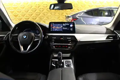 BMW 520 2023 - 29900 EUR, 165000 km - AUTO.MOTO.pt - 165000km - foto 11 de 33