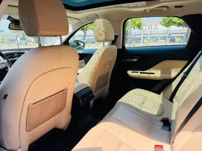 Jaguar F-Pace 2017 - 24999 EUR, 78000 km - AUTO.MOTO.pt - 78000km - foto 26 de 32