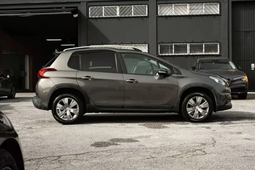 Peugeot 2008 2019 - 12999 EUR, 105150 km - AUTO.MOTO.pt - 105150km - foto 2 de 25